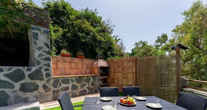 Vivelorural Casa Priya Pool and Views