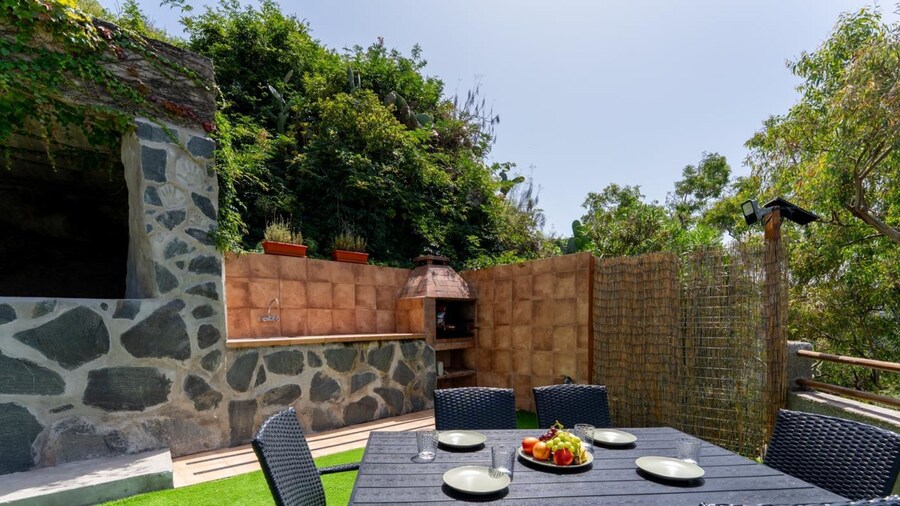 Vivelorural Casa Priya Pool and Views