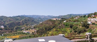 Vivelorural Casa Priya Pool and Views