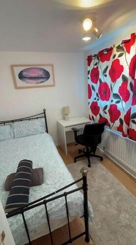 Modern 3-Bedroom Home in Bletchley| Long Stay Friendly |Free Parking & Fast WiFi