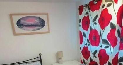 Modern 3-Bedroom Home in Bletchley| Long Stay Friendly |Free Parking & Fast WiFi