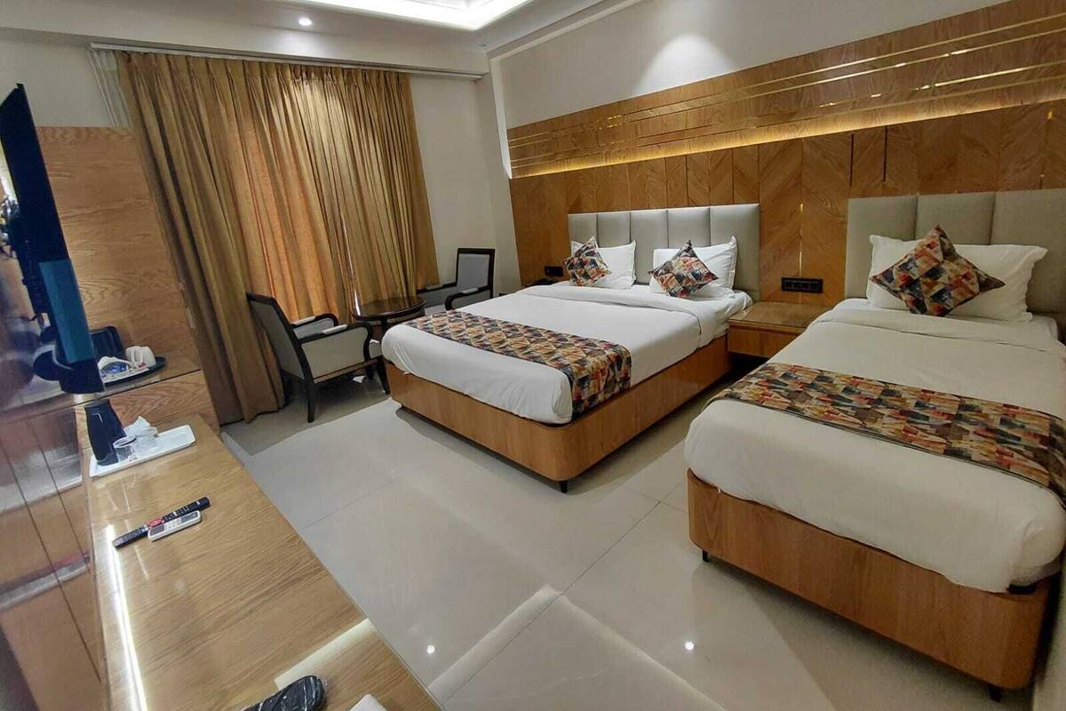 Family Room | Desk, bed sheets