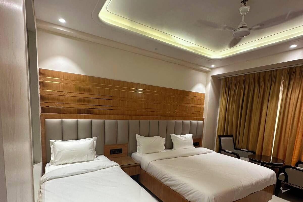 Family Room | Desk, bed sheets