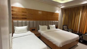 Kamar Keluarga | Meja kerja