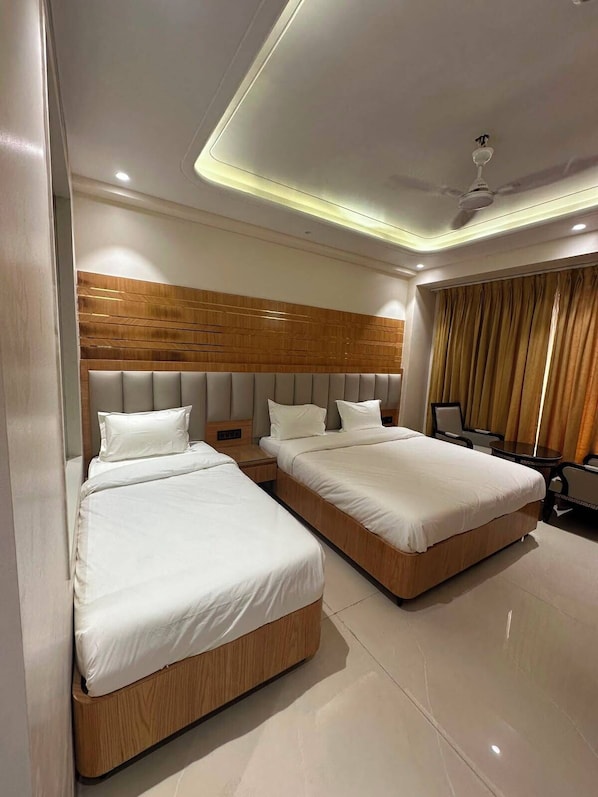 Family Room | Desk, bed sheets