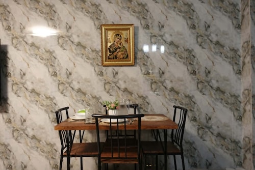 Modern Condotel Near Clark Airport -5 mins to SM Clark and Walking street
