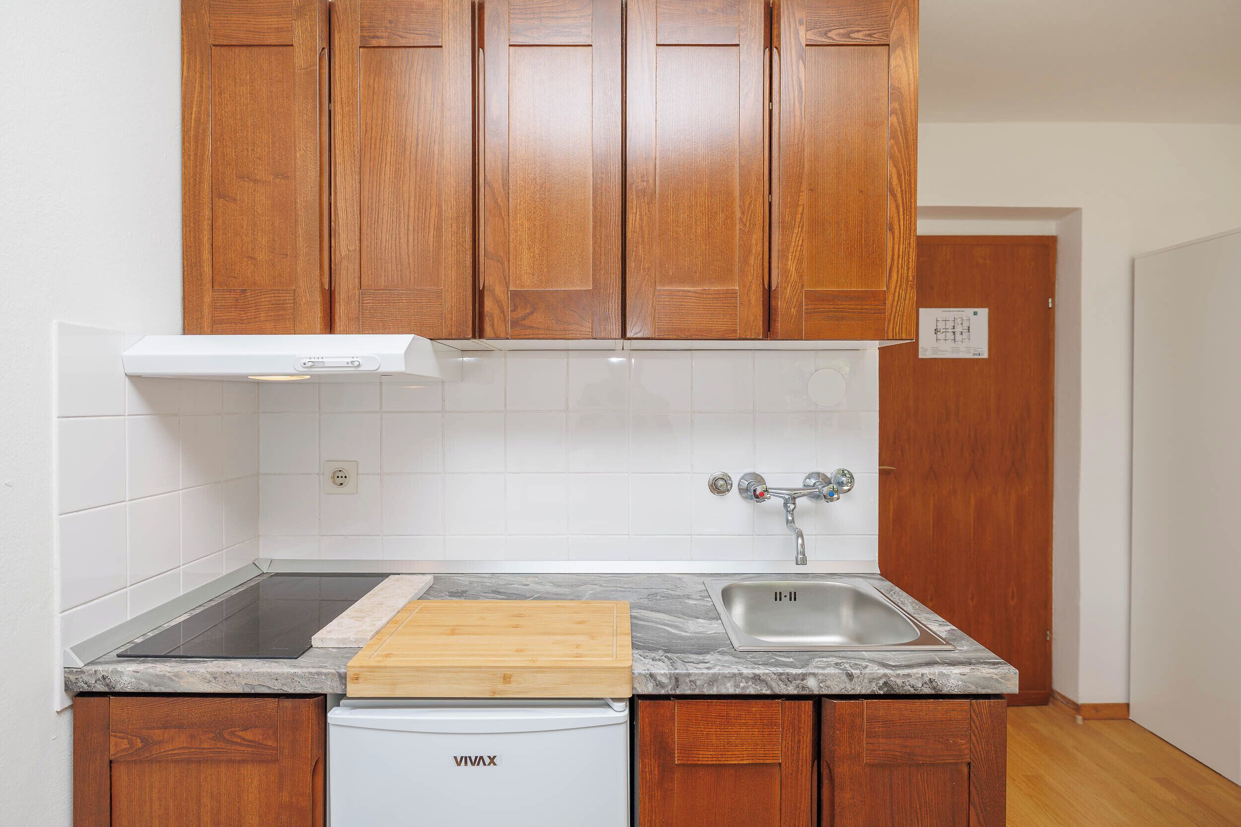 Fridge, stovetop, dishwasher, toaster
