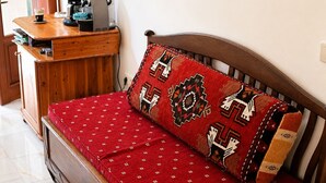 A wooden bed with a red patterned pillow and a matching red bedspread. - Villa Günbatımı (Kaş)