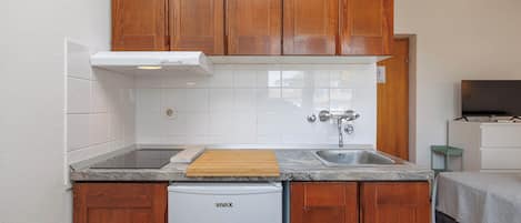 Kühlschrank, Herdplatte, Geschirrspüler, Toaster