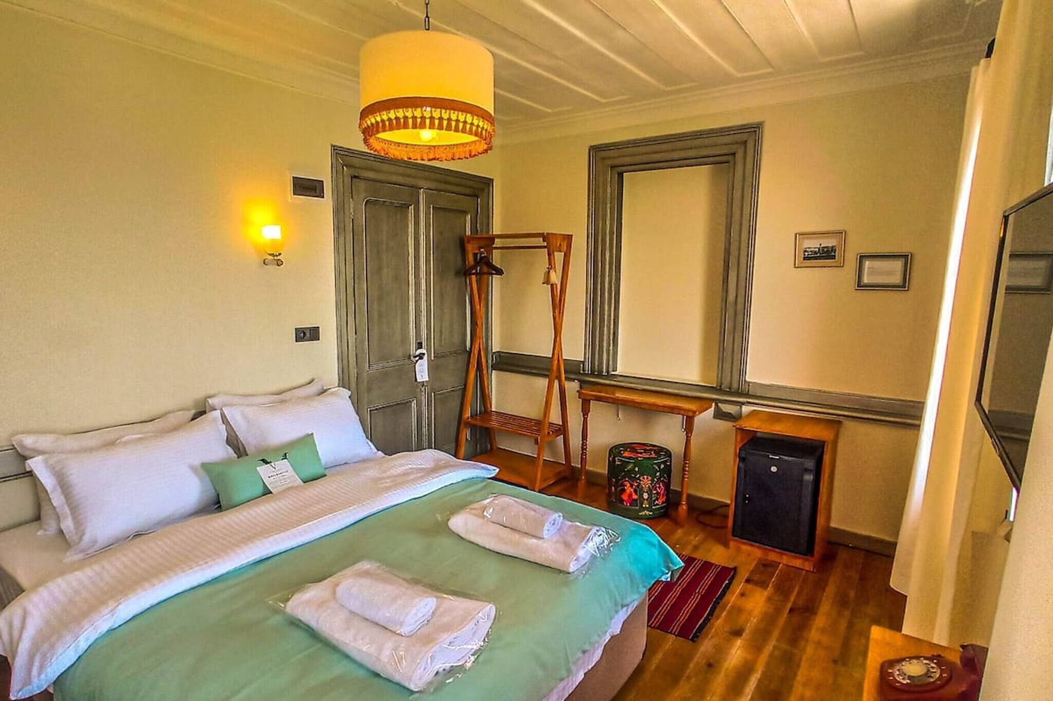 1 dormitorio, tabla de planchar con plancha, Internet y ropa de cama