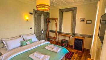 1 dormitorio, tabla de planchar con plancha, Internet y ropa de cama