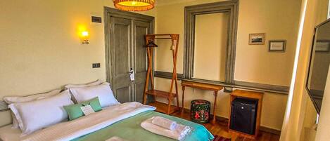 1 habitación, tabla de planchar con plancha, internet y ropa de cama