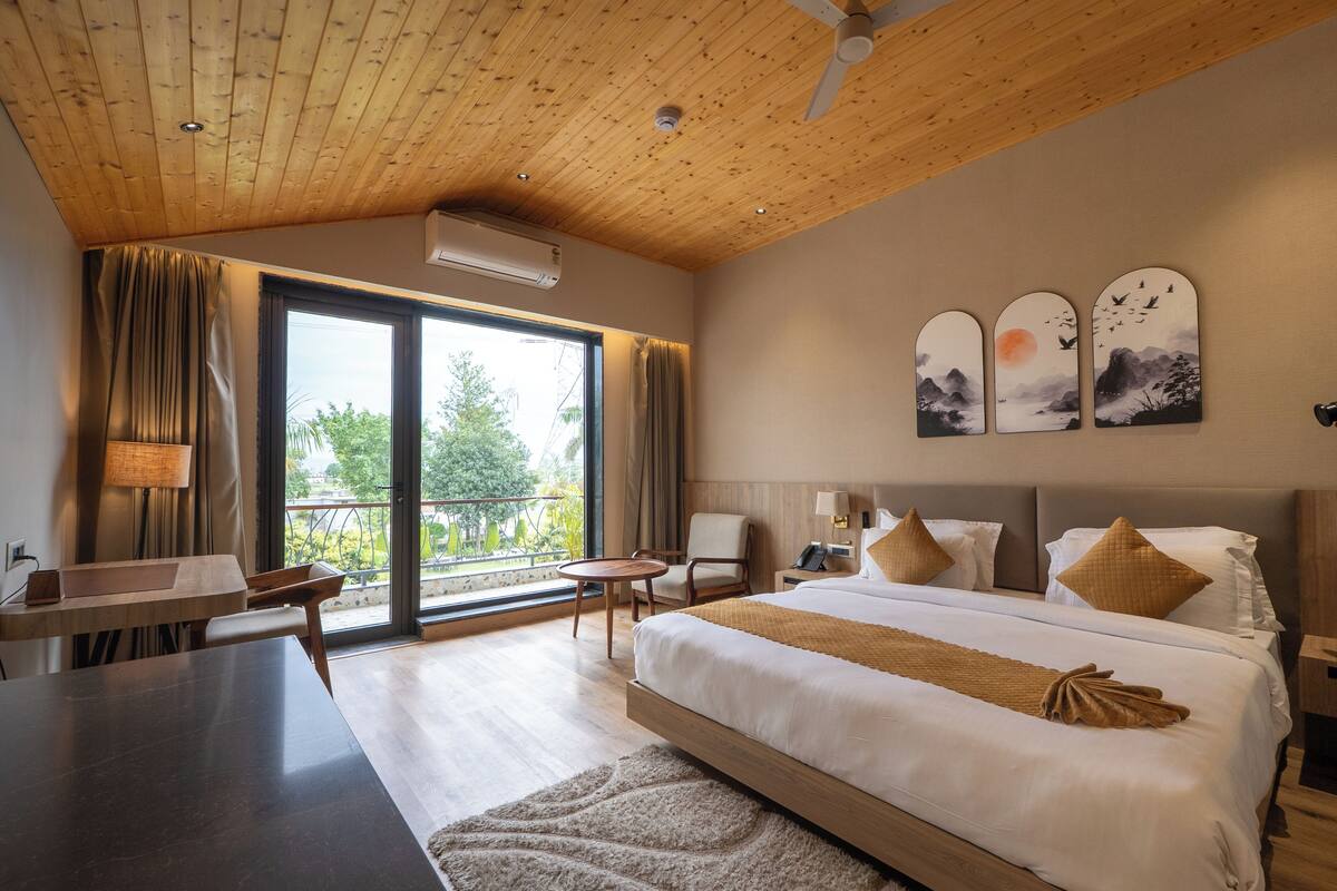 Casa de campo premium | Cofres nos quartos, escrivaninha, espaço de trabalho para notebook