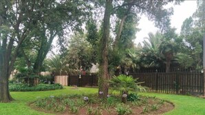 Property grounds - Peaamb Guesthouse Golf Club (Springs)