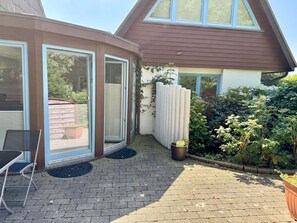 Terrace/patio - Reiherweg, Apartment 2 - Beautiful 2-room vacation apartment with two terraces, quiet and (Sylt)