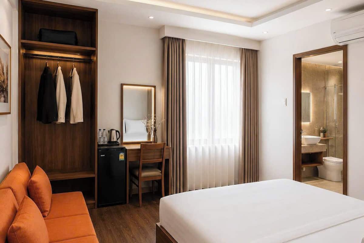 Premium Room | Desk, laptop workspace, WiFi (free)