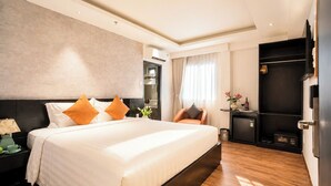 Minibar, escritorio, espacio para trabajar con laptop y wifi gratis 