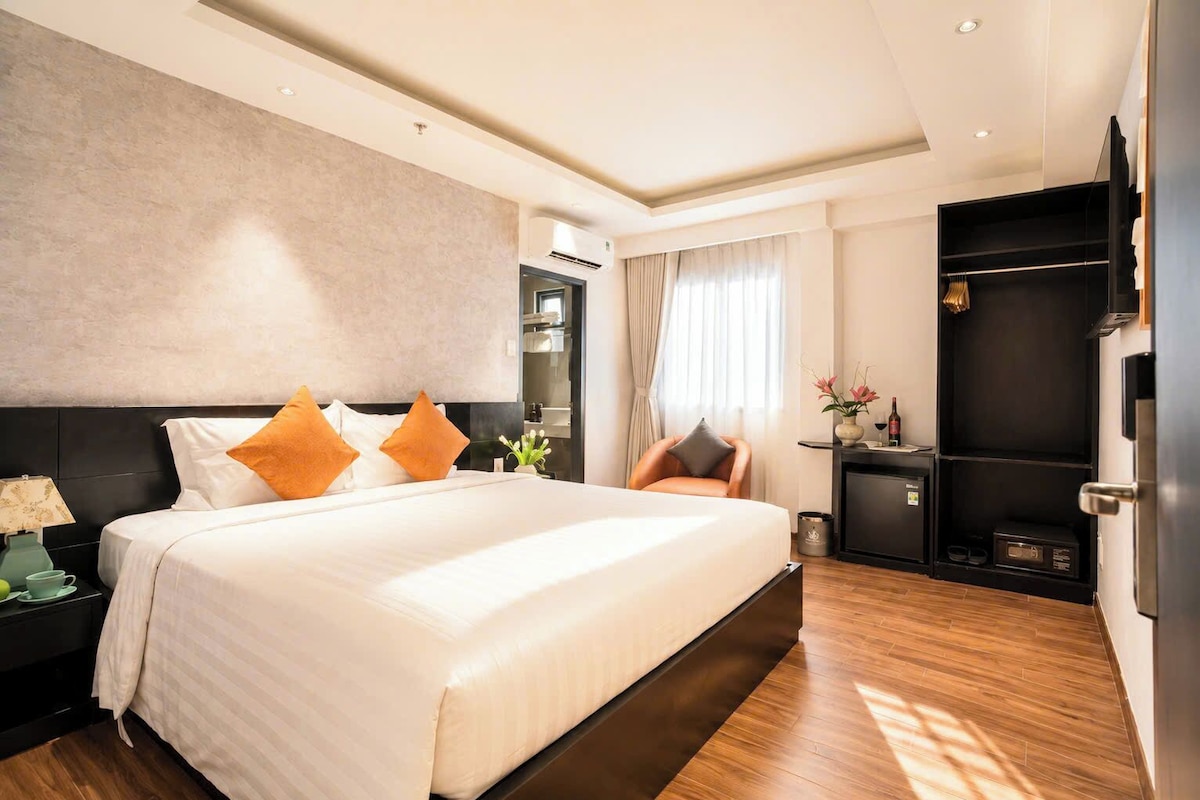 Kamar Premium | Minibar, meja kerja, ruang kerja ramah laptop, dan Wi-Fi gratis