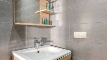 Apartment, 1 Bedroom | Bathroom