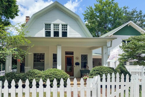 Walk to Square and U of A | Historic Home