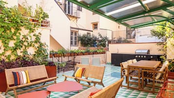Luxury Apartment, 1 Queen Bed with Sofa bed | Terrace/patio