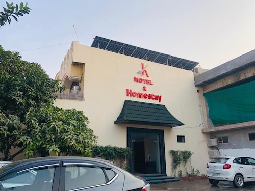 KANHA HOTEL & HOMESTAY