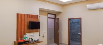 KANHA HOTEL & HOMESTAY