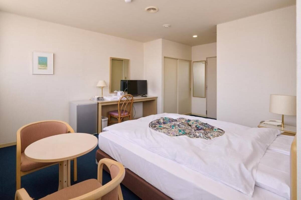 Chambre Double, non-fumeurs | Bureau, Wi-Fi gratuit, draps fournis