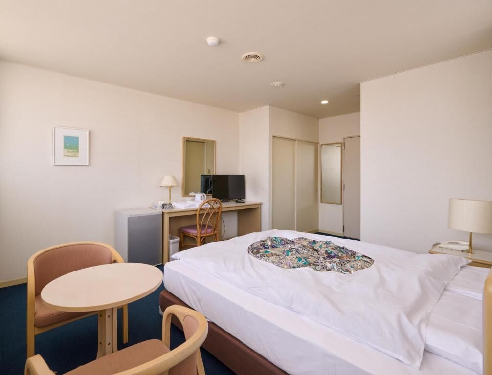 Double Room, Non Smoking | Meja, Wi-fi percuma, cadar katil 