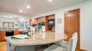 Coffee/tea maker, fridge, microwave, stovetop