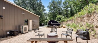 Ozark Barndo Near Bella Vista: Bike, Float & Grill