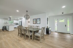 Dining - Lake-View Deck! Modern Greers Ferry Lake Retreat (Higden)