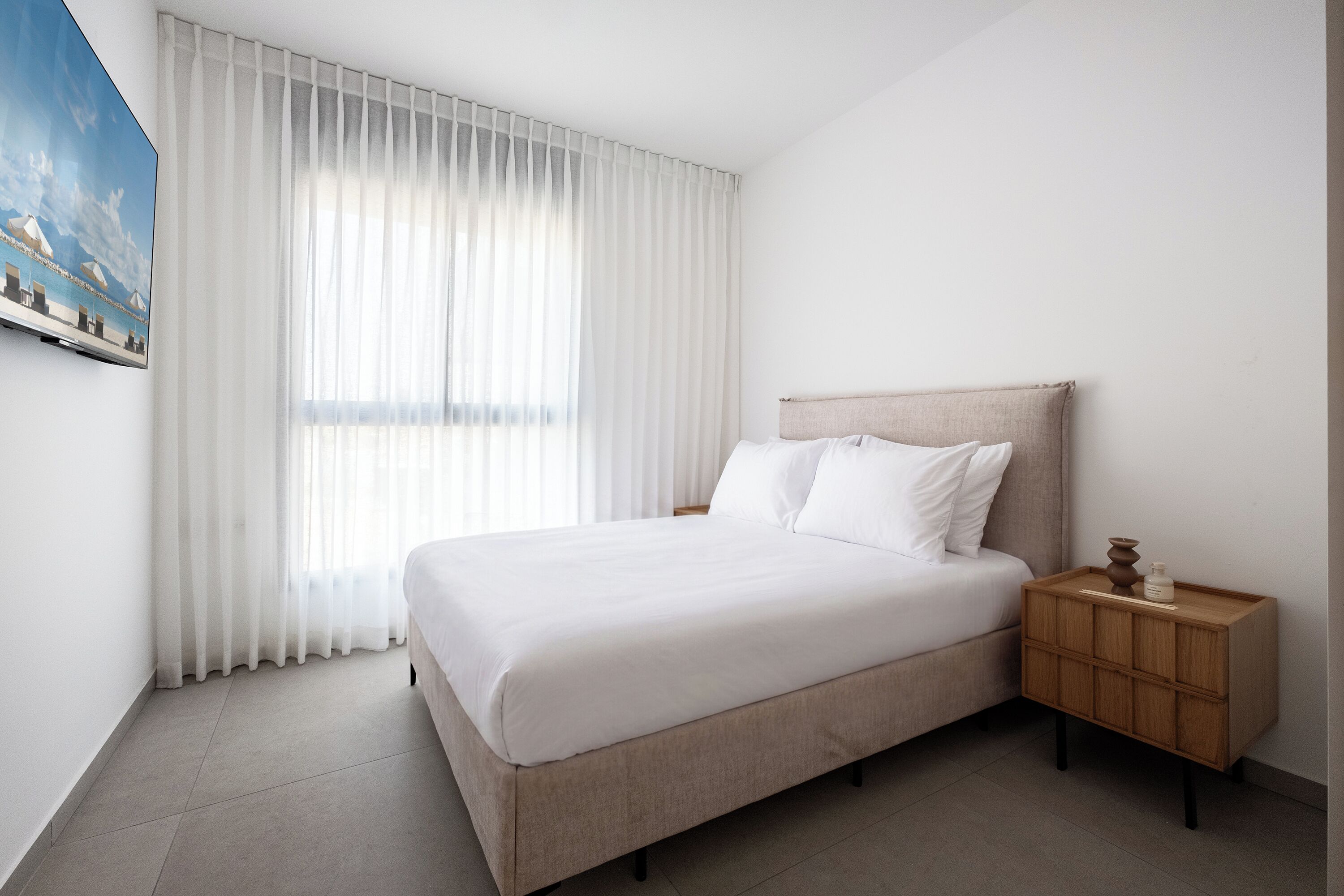 Iron/ironing board, WiFi (free)