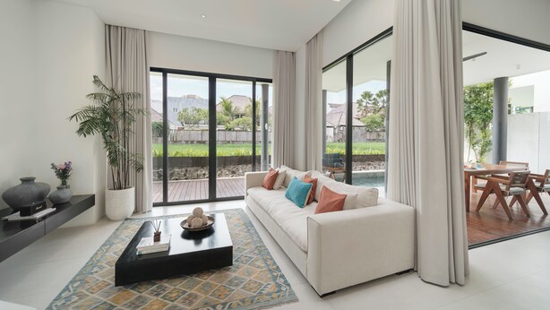 Villa, 3 Bedrooms, Private Pool | Ruang tamu | 32 inci televisyen LCD dengan digital 