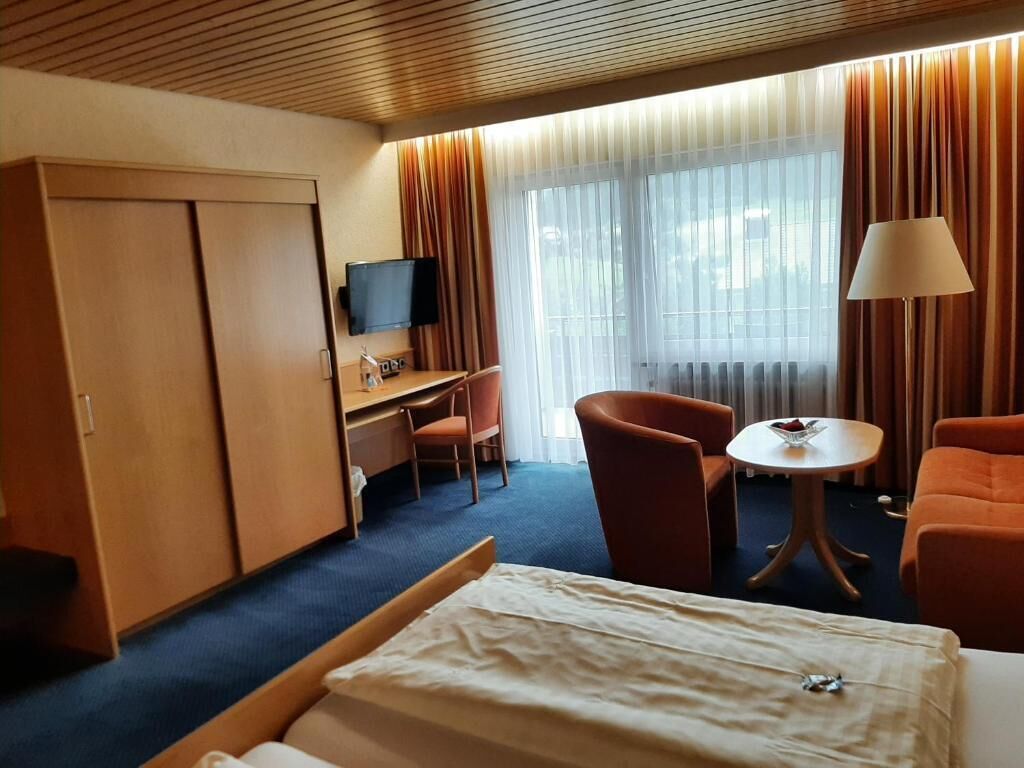 Deluxe tweepersoonskamer, balkon, uitzicht op vallei | Een kluis op de kamer, een bureau, verduisterende gordijnen, gratis wifi