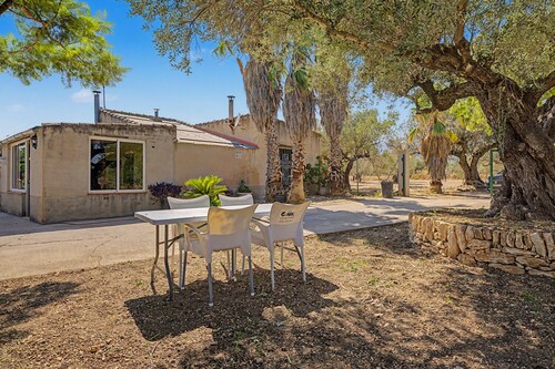 Country House 'Ca Lo Maraco' with Mountain Views, Private Garden, and Wi-Fi