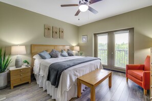 Room - Mtn Views, Pool Access! Walkable Gem Near Parkway (Pigeon Forge)