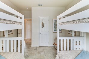 4 slaapkamers, reisbedje, internet, beddengoed