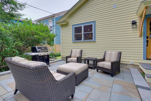Terrace/patio - 'The Hand House!' Walk to Downtown & Course (Saratoga Springs)