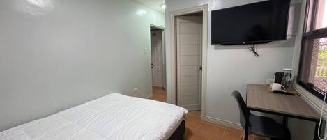 7 bedrooms, WiFi, bed sheets