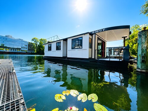 festes Hausboot 'Tegel' mit Seeblick, WLAN und Klimaanlage