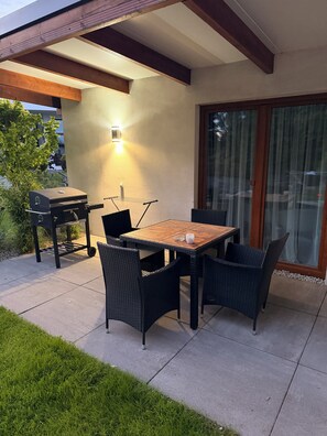 Outdoor dining - Domki nad morzem z sauną balią jakuzji przyjazne rodzinom (Łebcz)