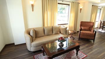 Royal Suite, Mountain View | Living area