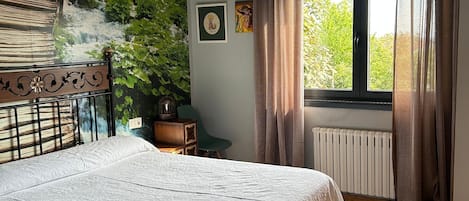 4 makuuhuonetta, silitysrauta/-lauta, internet, vuodevaatteet