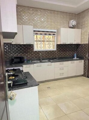 Private kitchen - Shana Homes (Karsana)