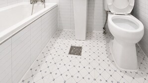 Shower, hair dryer, towels, soap - 5F Stay | Cozy Sleep| 4Min Station| Hongdae 20m| Gyeongbokgung30m| Yeouido10m (Seoul)