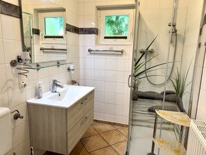 Bathroom - Vrbo Property (Westerland)