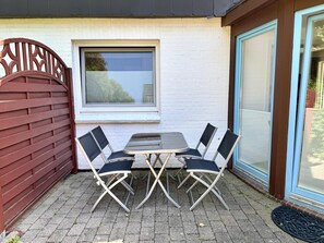 Outdoor dining - Vrbo Property (Westerland)
