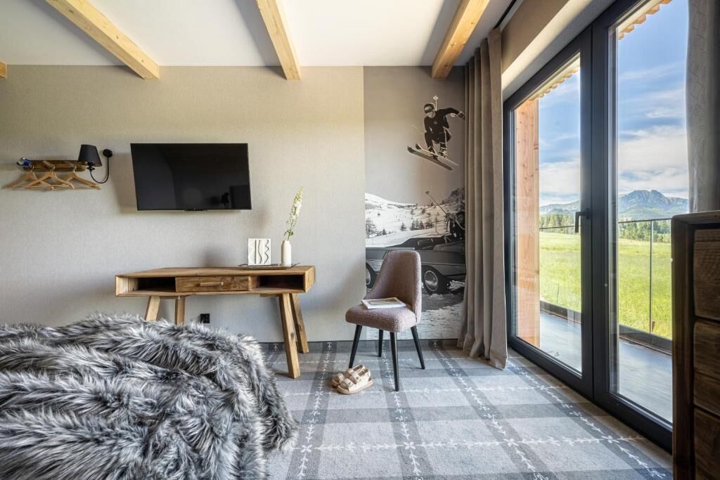 Tweepersoonskamer, balkon, uitzicht op bergen | Interieur