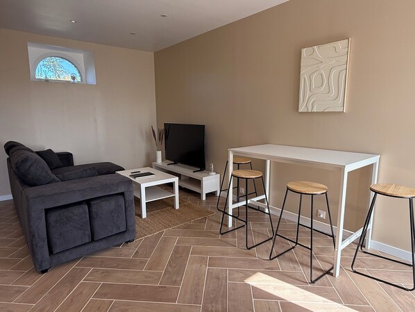 Living area - Vrbo Property (Saint-Loup)